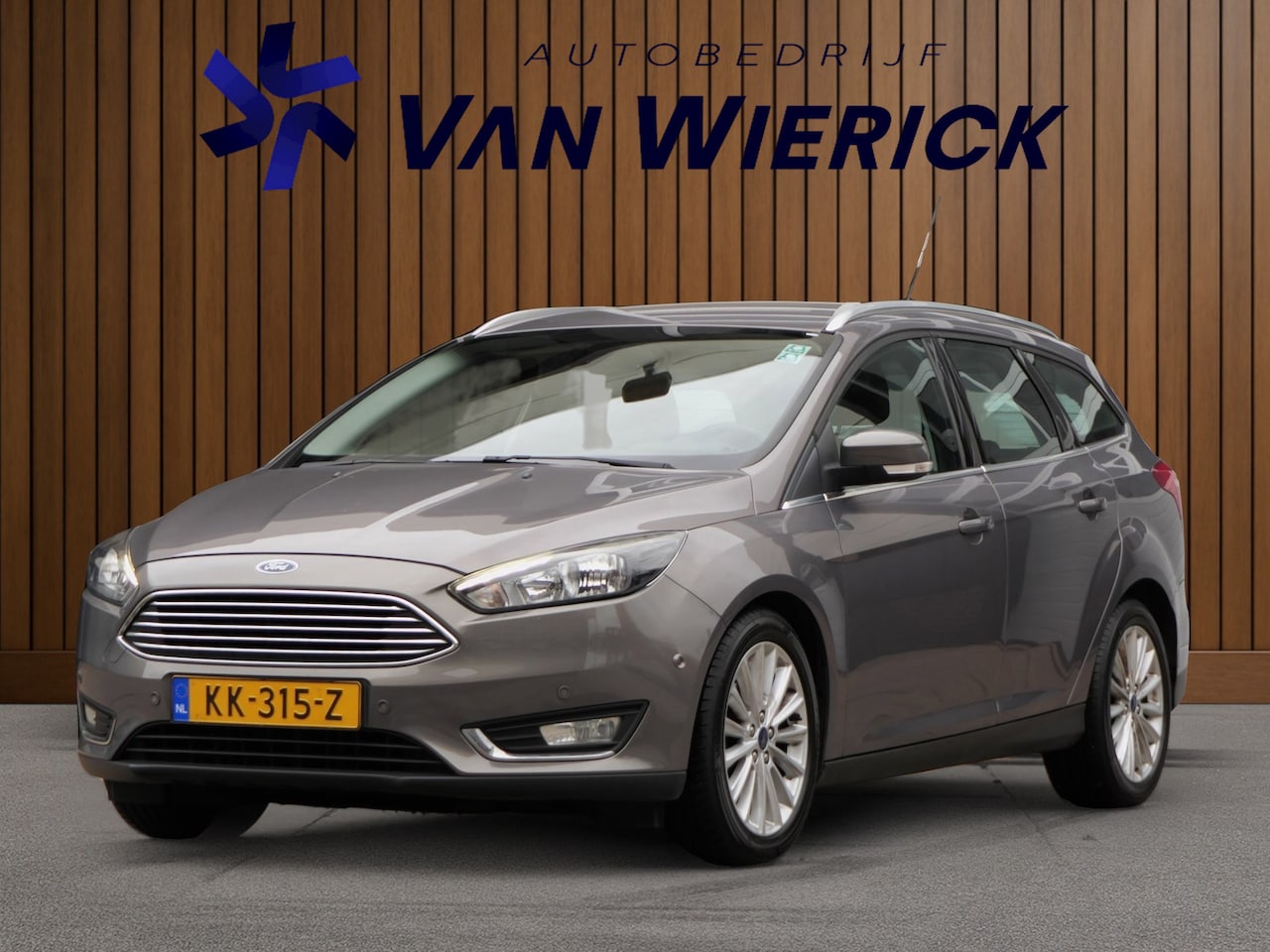 Ford Focus Wagon - 1.0 Titanium 101PK! | Cruise | Trekhaak | Clima | Bluetooth - AutoWereld.nl