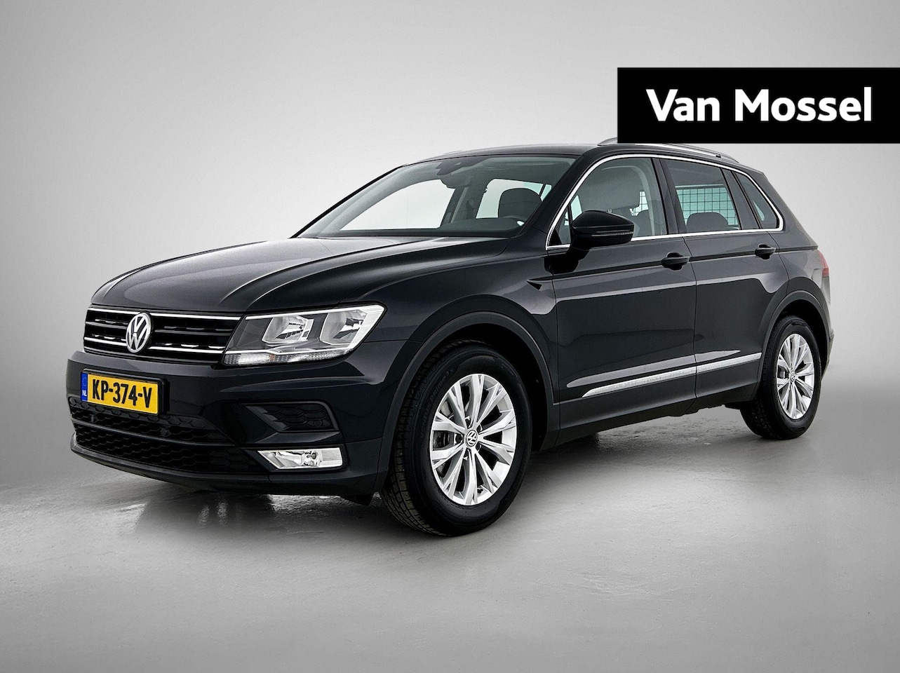 Volkswagen Tiguan - 1.4 TSI Connected Series | Climate control  | Lichtmetalen velgen  | Navigatie - AutoWereld.nl