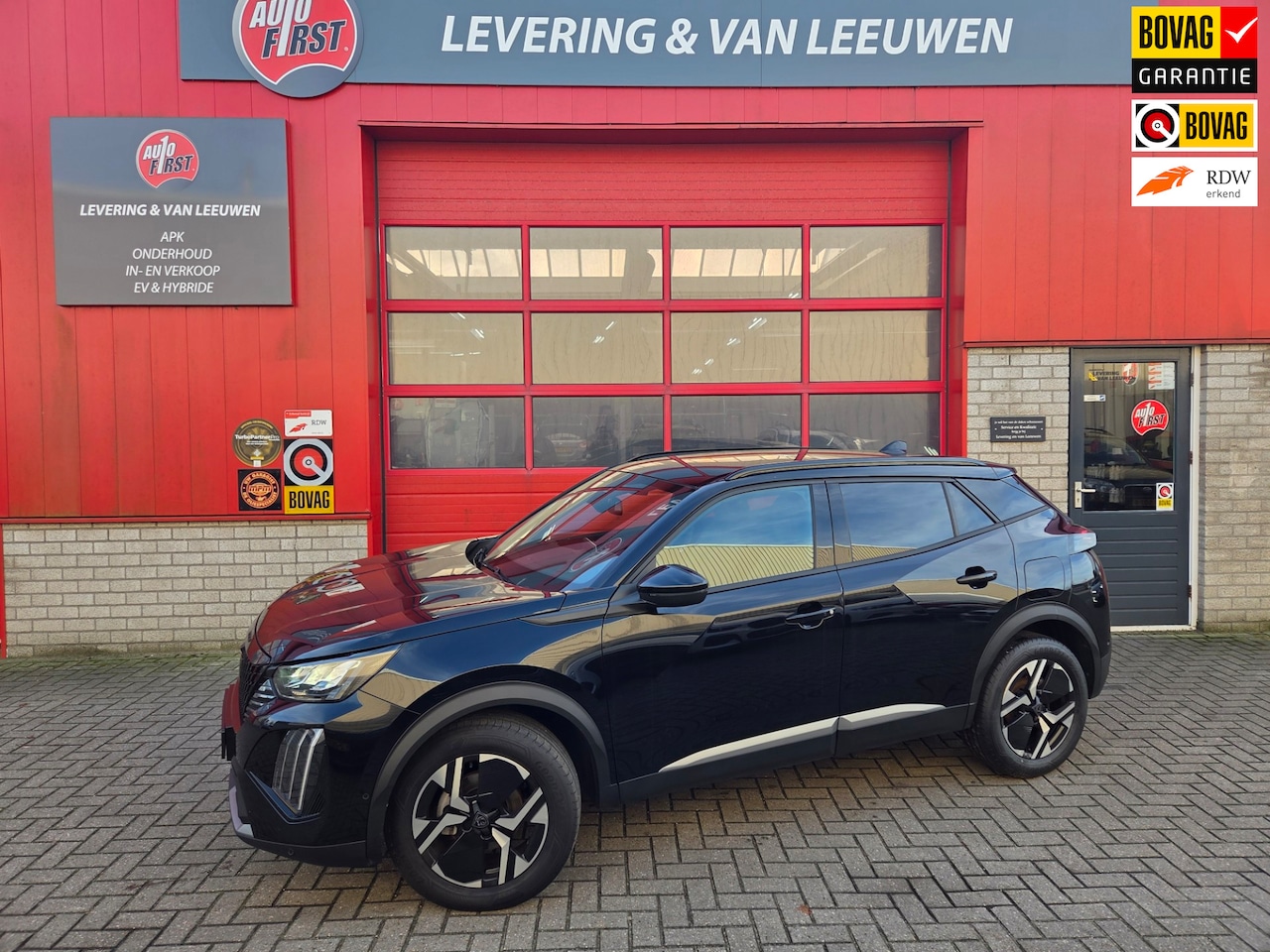 Peugeot 2008 - 1.2 PureTech Allure Automaat Trekhaak/ Cruise control/ Apple carplay - android auto/ 360 c - AutoWereld.nl