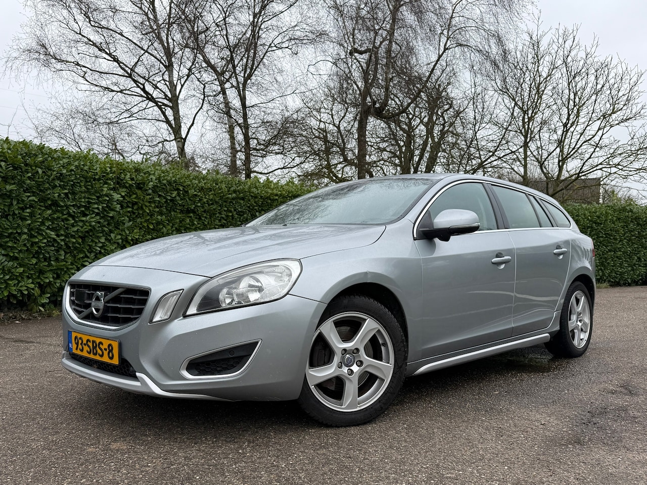 Volvo V60 - 2.0 T5 Momentum Automaat | Navi | Leder | Trekhaak | Clima | 16" Velgen | PDC | Cruise | G - AutoWereld.nl