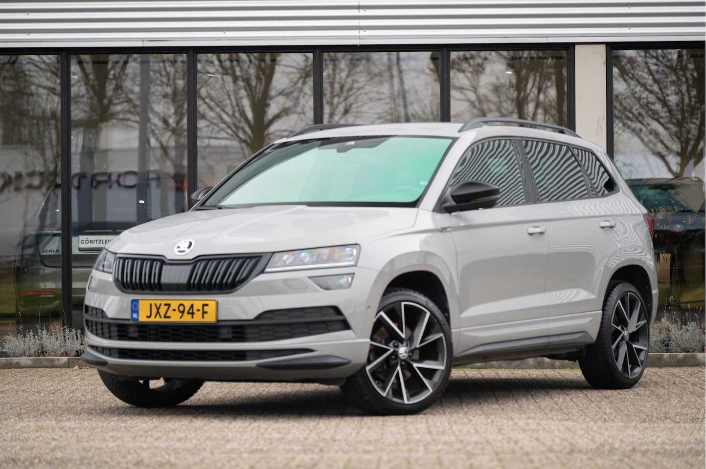 Skoda Karoq - 1.5 TSI ACT Sportline Business | Trekhaak | Adapt. Cruise | Camera | 19" | Winterpakket - AutoWereld.nl