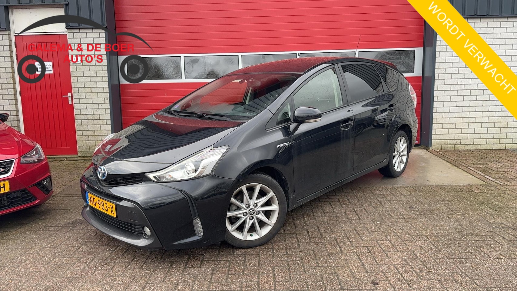 Toyota Prius - 1.8 Dynamic 7 PERS / PANORAMADAK / FULL LED / KEYLESS / STOELVERW / CAMERA / NAVI / CLIMA - AutoWereld.nl