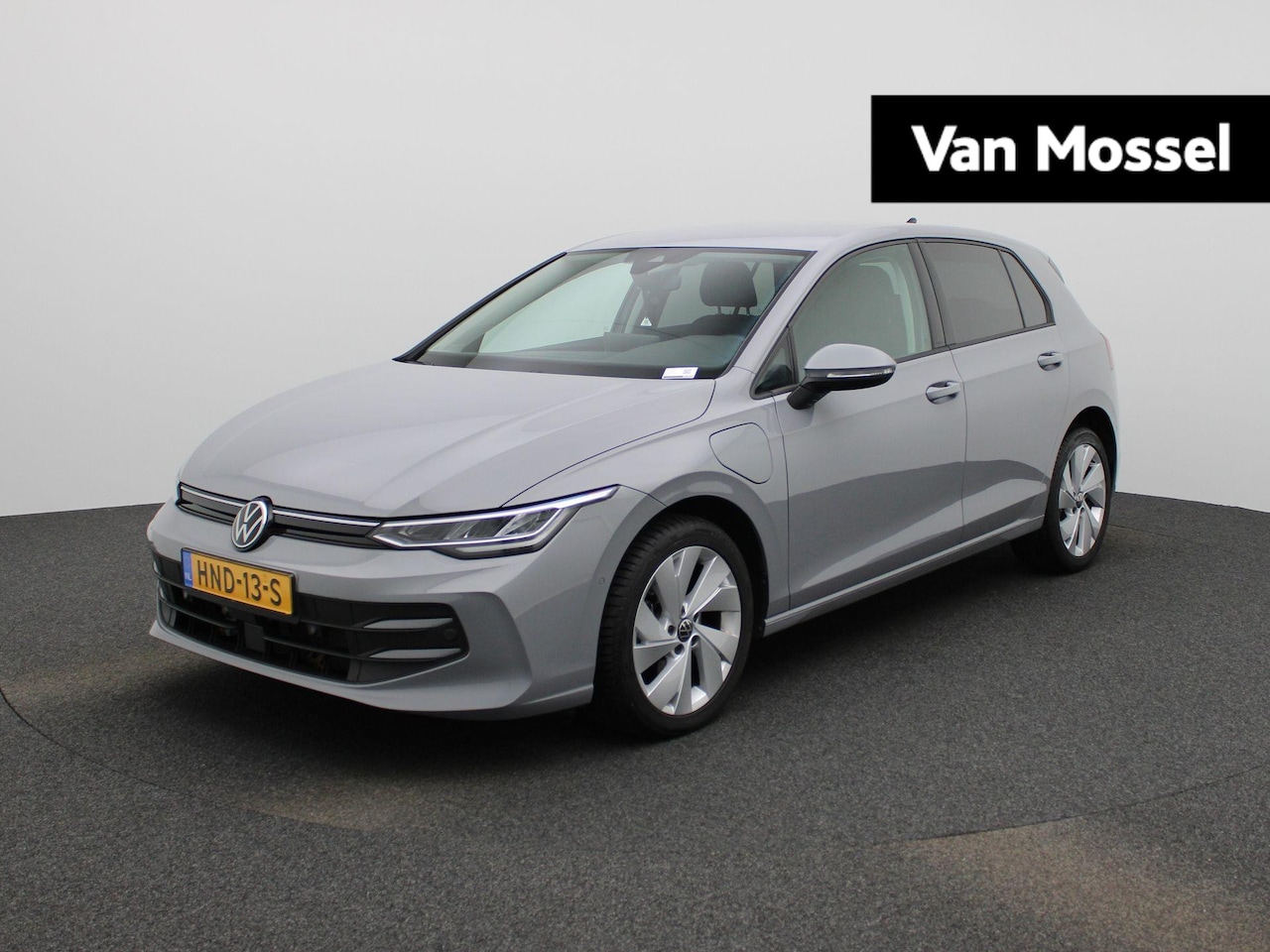 Volkswagen Golf - 1.5 eHybrid Life Edition 204PK | Camera | Stoel+stuur verwarming | Carplay | Parkeersensor - AutoWereld.nl