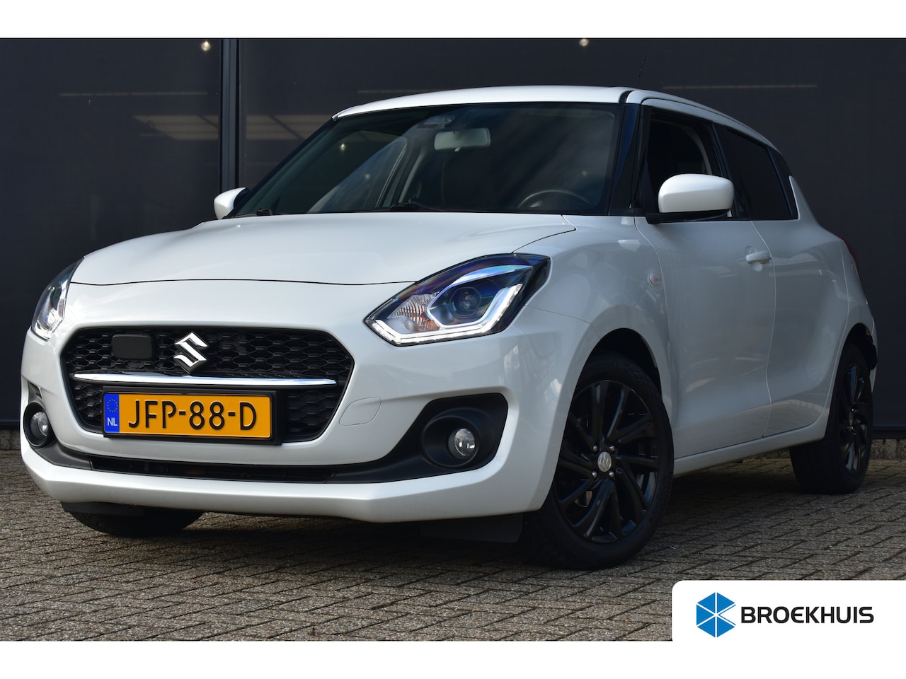 Suzuki Swift - 1.2 Select Smart Hybrid | Stoelverwarming | Adaptive Cruise | Parkeersensoren | Cruise Con - AutoWereld.nl