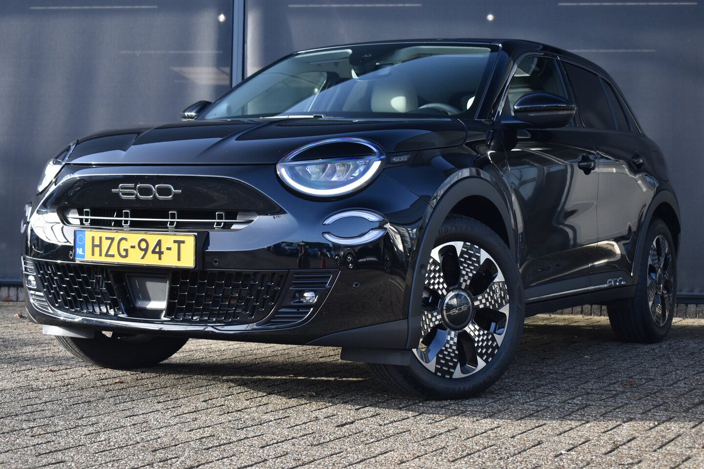 Fiat 600 - 1.2 Hybrid La Prima 8 Jaar Garantie! | Massage | Vol-Leder | Adaptive Cruise | Elektr. Sto - AutoWereld.nl