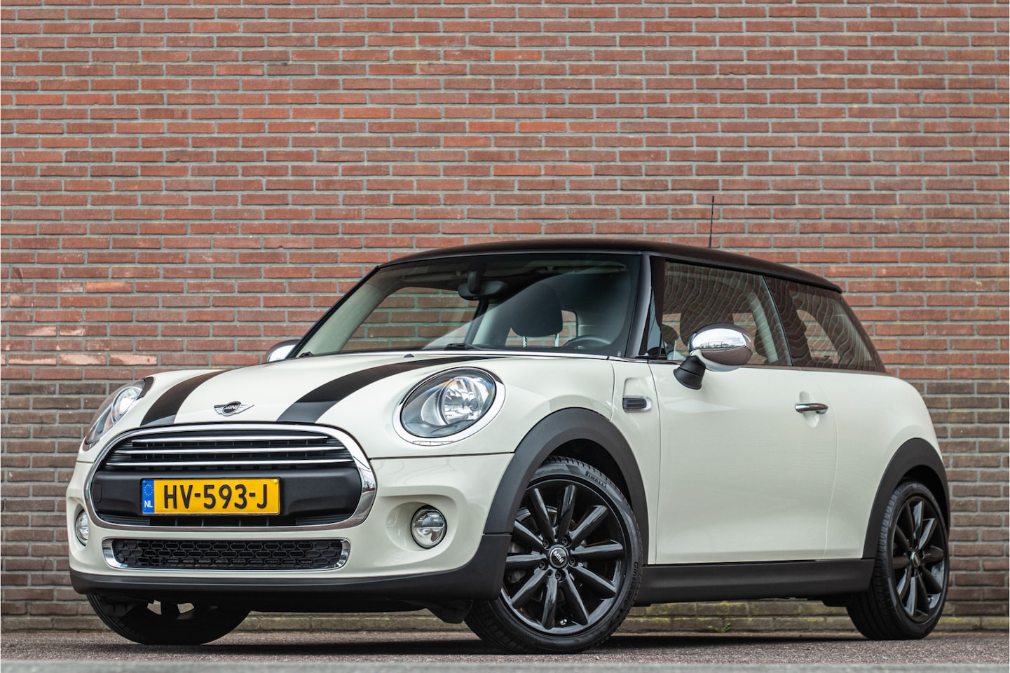 MINI One - 1.2 Business, 69.000km, 2e eigenaar, Navigatie, Bluetooth, Cruise control, Airco. - AutoWereld.nl