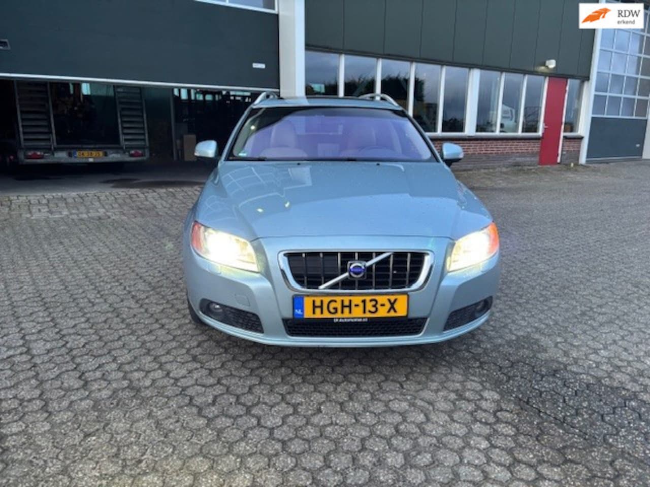 Volvo V70 - 3.2 Summum Aut/Elec schuifdak/Adap cruise/Leer/ELEC stoelen/Camera/Navi/Trekhaak/Stoelverw - AutoWereld.nl