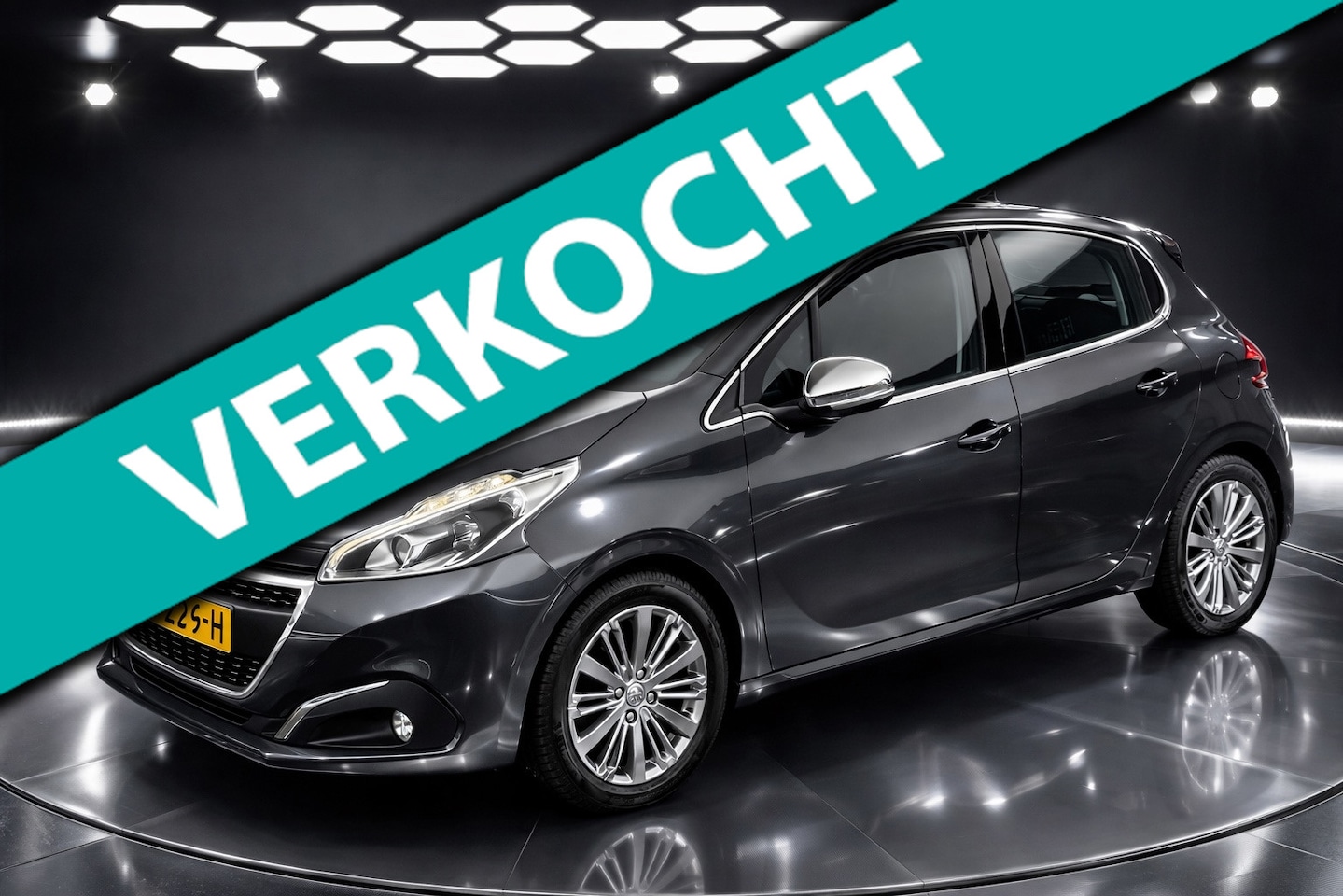 Peugeot 208 - 1.2 PureTech Allure 82PK 5DEURS! KMST NAP! Navi l Cruise l AIRCO ECC l PDC l LED! 2e eigen - AutoWereld.nl