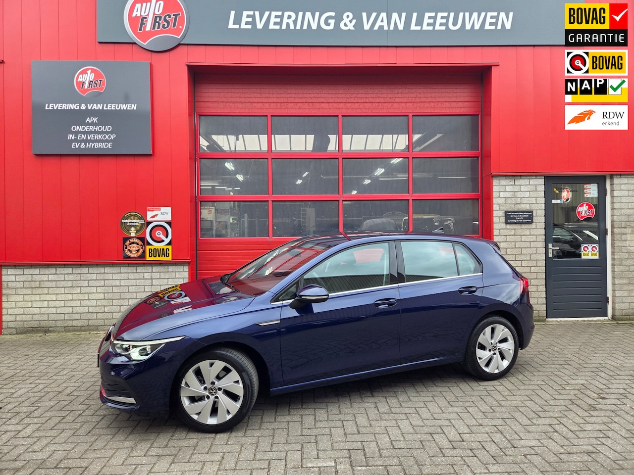 Volkswagen Golf - 1.5 eTSI Style Automaat/ Parkeersensoren V + A/ Android auto- Apple Carplay/ LM velgen/ Ri - AutoWereld.nl