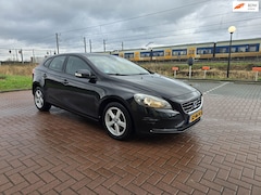 Volvo V40 - 1.6 D2 Momentum | NAVIGATIE | CRUISE CONTROL | PDC | AIRCO | ELEC. PAKKET