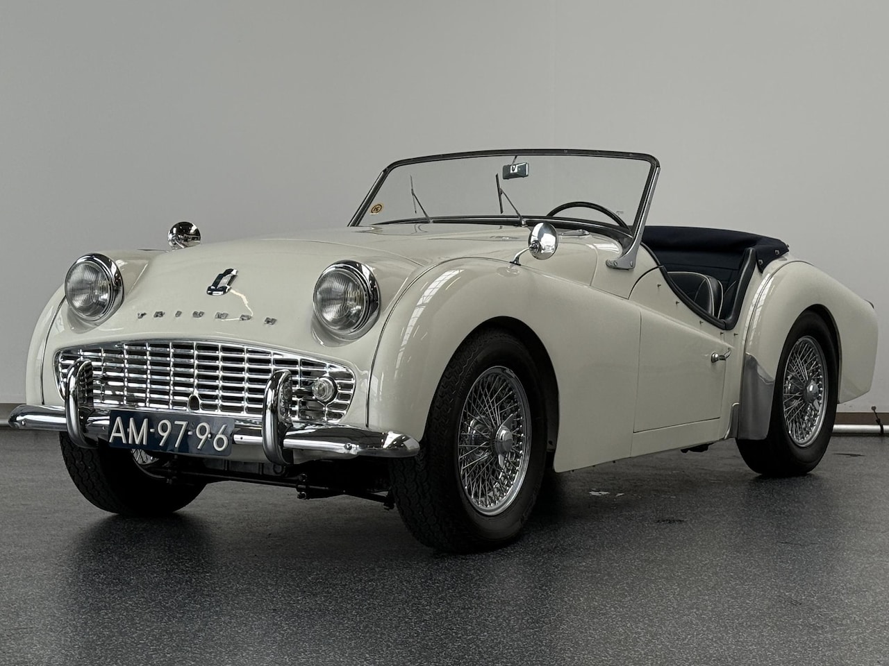 Triumph TR3 - A | Body-off gerestaureerd | Kant-en-klaar voor uw collectie - AutoWereld.nl