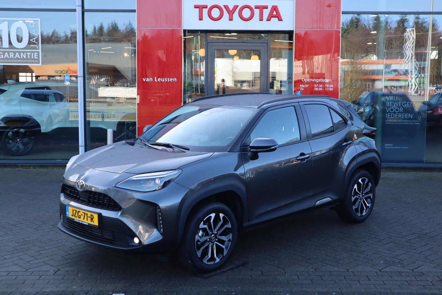 Toyota Yaris Cross - 1.5 Hybrid 115 First Edition STOEL/STUUR/VOORRUITVERWARM. P-SENSOREN KEYLESS ANDROID/APPLE - AutoWereld.nl