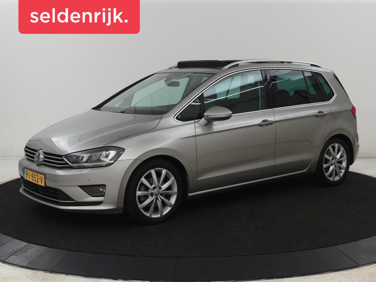 Volkswagen Golf Sportsvan - 1.4 TSI Highline | Panoramadak | Stoelverwarming | Trekhaak | Camera | Adaptive cruise | C - AutoWereld.nl