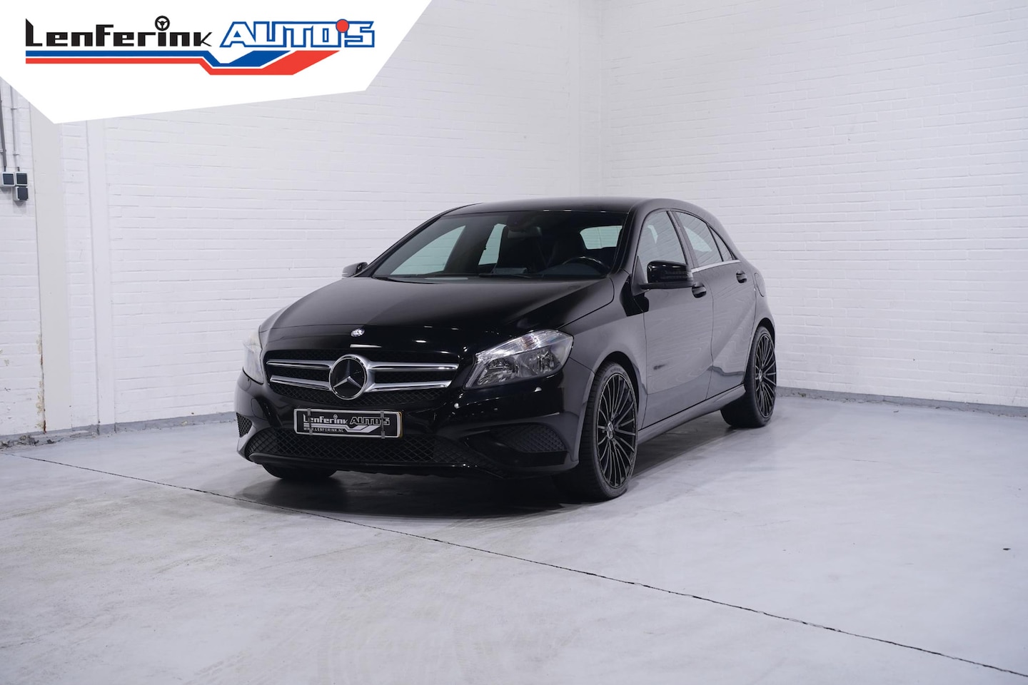 Mercedes-Benz A-klasse - 180 Prestige sport 19ÄMG sportstoelen stuurbediening navigatie climate controle bleutooth - AutoWereld.nl