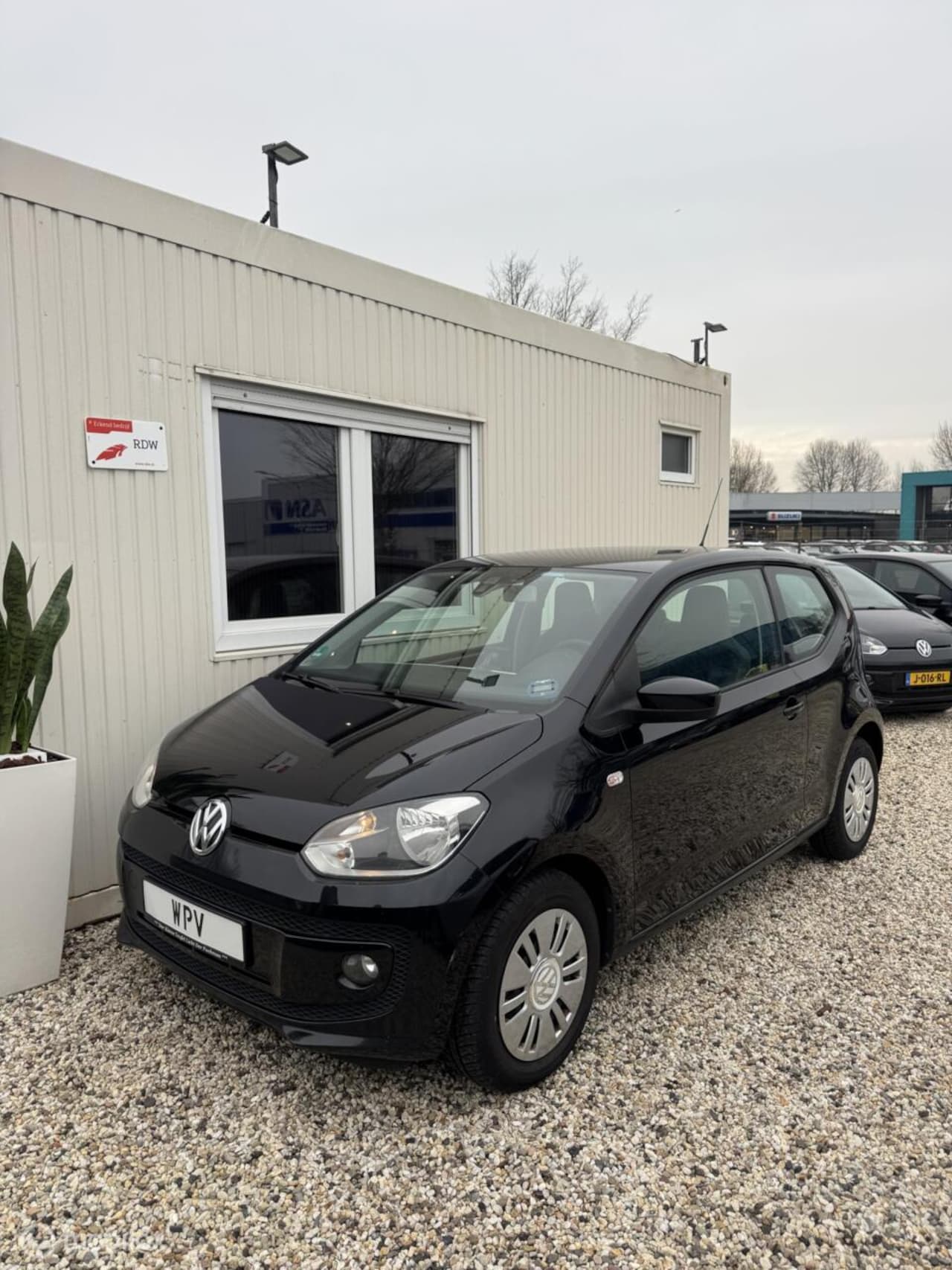 Volkswagen Up! - 1.0 high up! Navigatie Stoelverwarming Airco - AutoWereld.nl