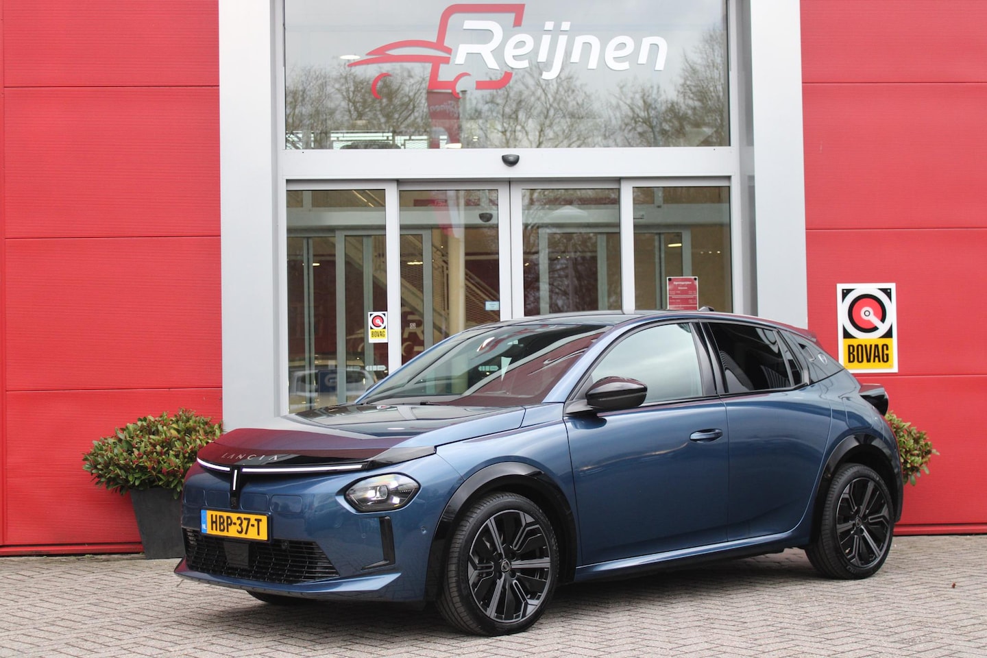 Lancia Y(psilon) - Ypsilon EDIZIONE CASSINA LIMITATA 156PK 51 kWh | WARMTEPOMP! | 3-FASE! | DRAADLOOS APPLE C - AutoWereld.nl