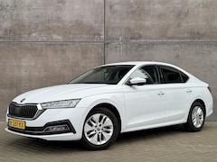 Skoda Octavia - 1.0 e-TSI Business Edition CarPlay | Trekhaak | Climate Control | APK 02-2027 |