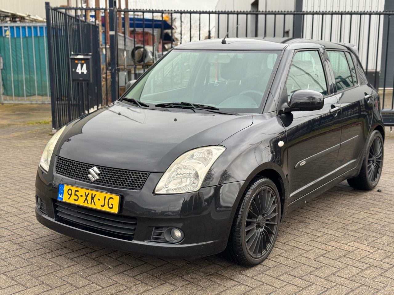 Suzuki Swift - 1.5 GLS 5 Deurs Airco Div Opties - AutoWereld.nl