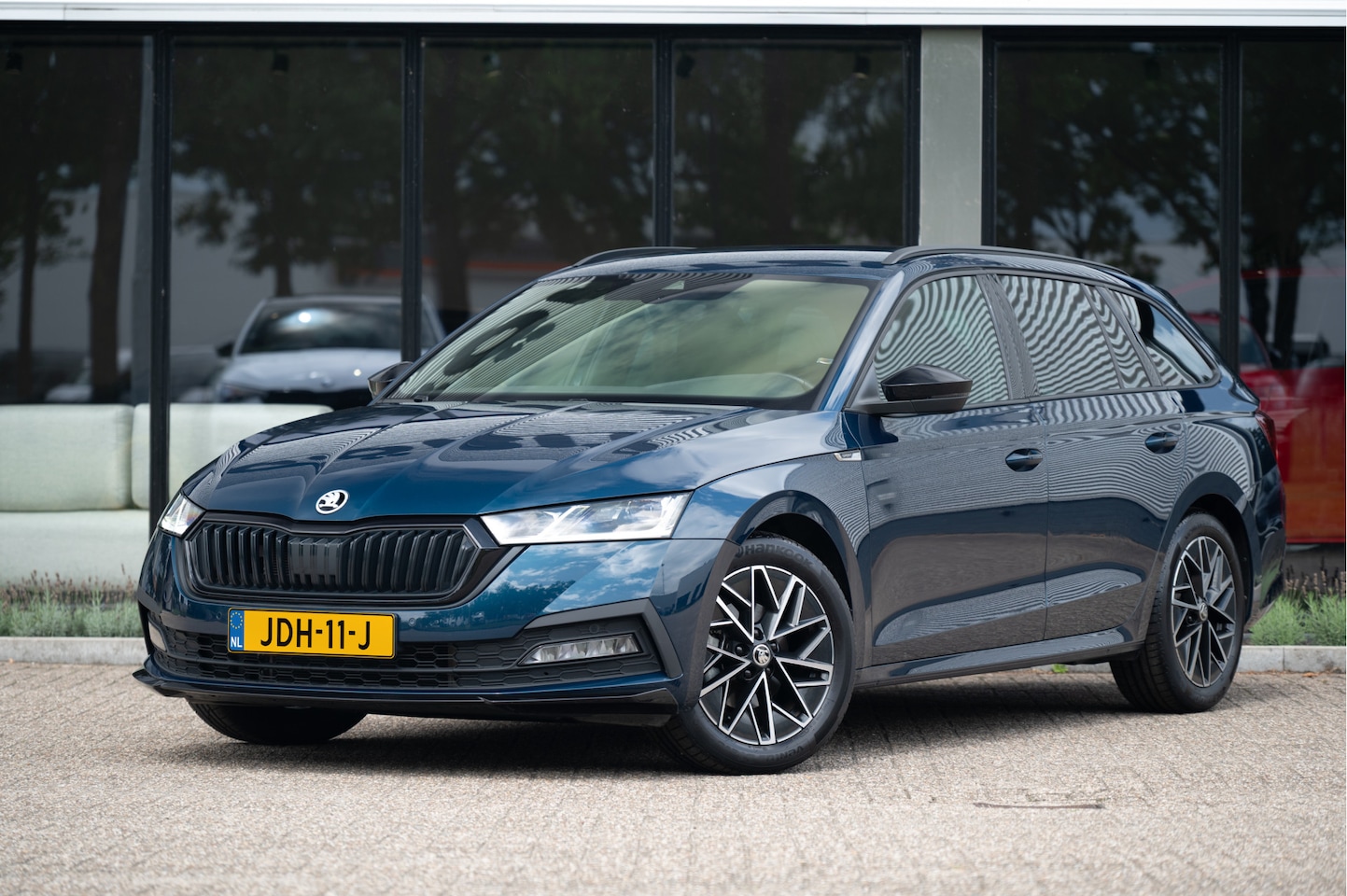 Skoda Octavia Combi - 1.5 e-TSI Sportline Business | Matrix LED | ACC | Elek. Achterklep | Stoelverw. | Apple Ca - AutoWereld.nl