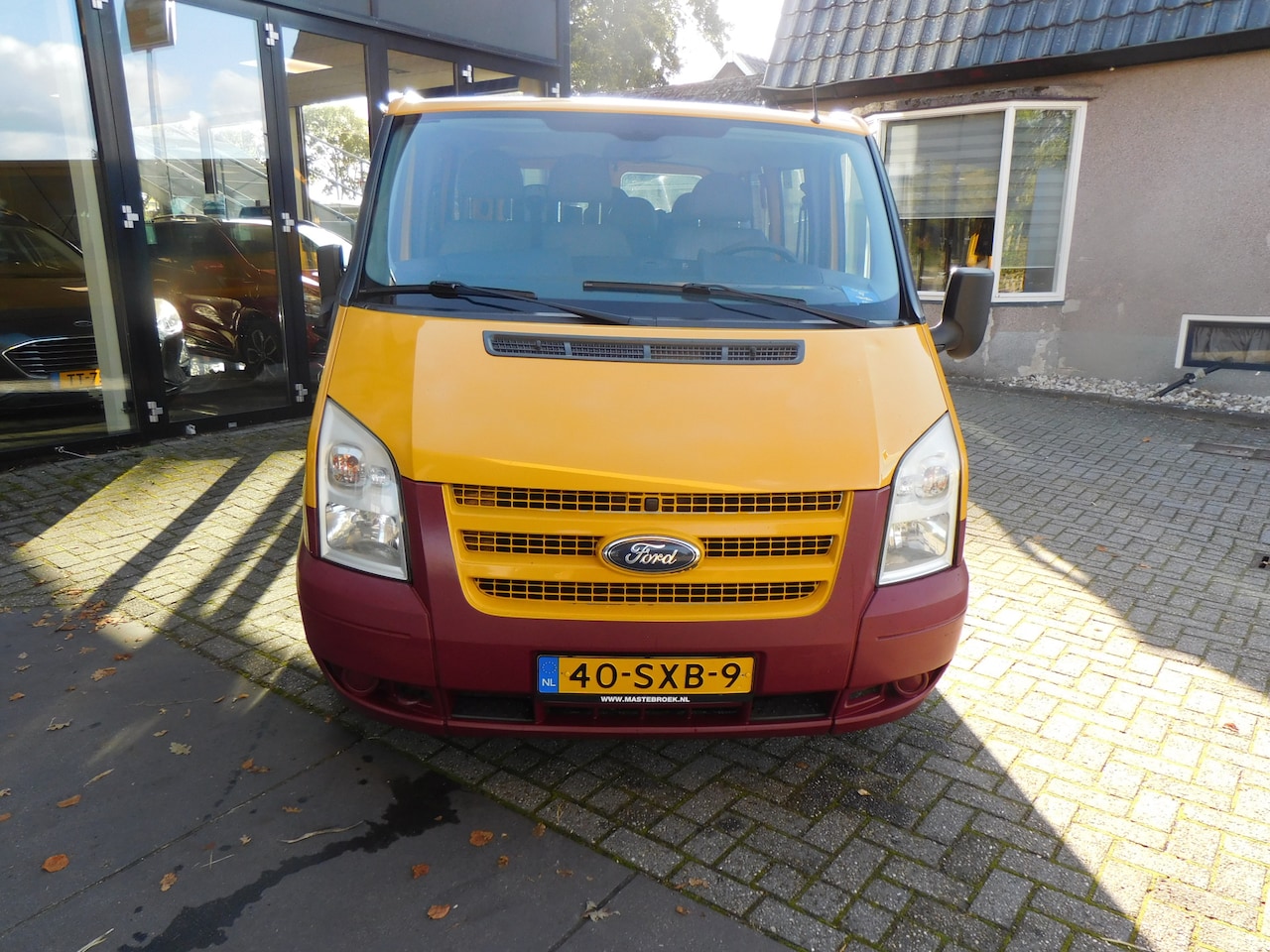 Ford Transit Kombi - 300S 2.2 TDCI Ik ben te huur vanaf  €100 per dag Staat in DE KRIM - AutoWereld.nl
