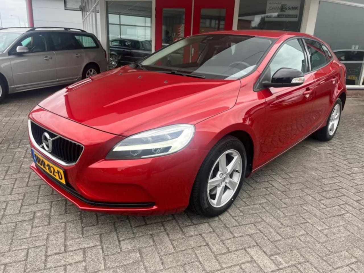 Volvo V40 - 2.0 T2 122PK LED koplampen/Navi/PDC Onderhoudshistorie - AutoWereld.nl
