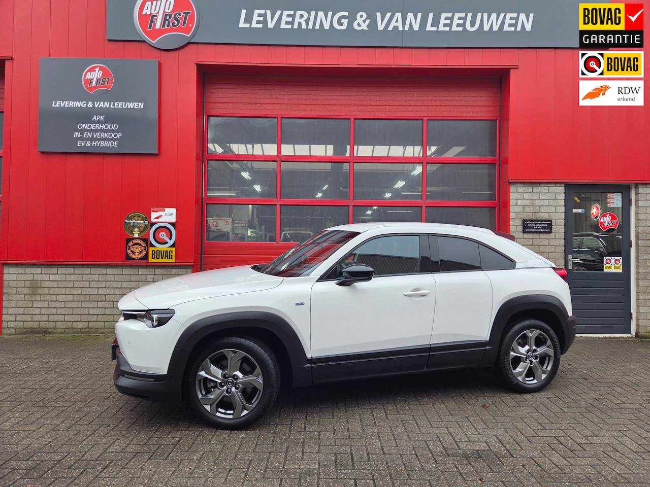 Mazda MX-30 - E-SkyActiv EV 145 Exclusive-line 36 kWh Lederen bekleding/ Memory seats/ LM velgen/ Rijkla - AutoWereld.nl