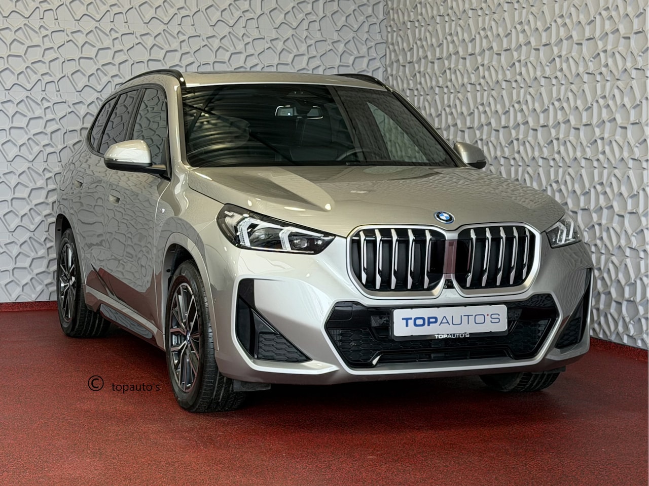 BMW X1 - XDRIVE 25E M-SPORT LED PANO.SCHUIFDAK HEADUP ELEK.KLEP NAVI 360.CAM STOELVERW M-SHADOW LIN - AutoWereld.nl