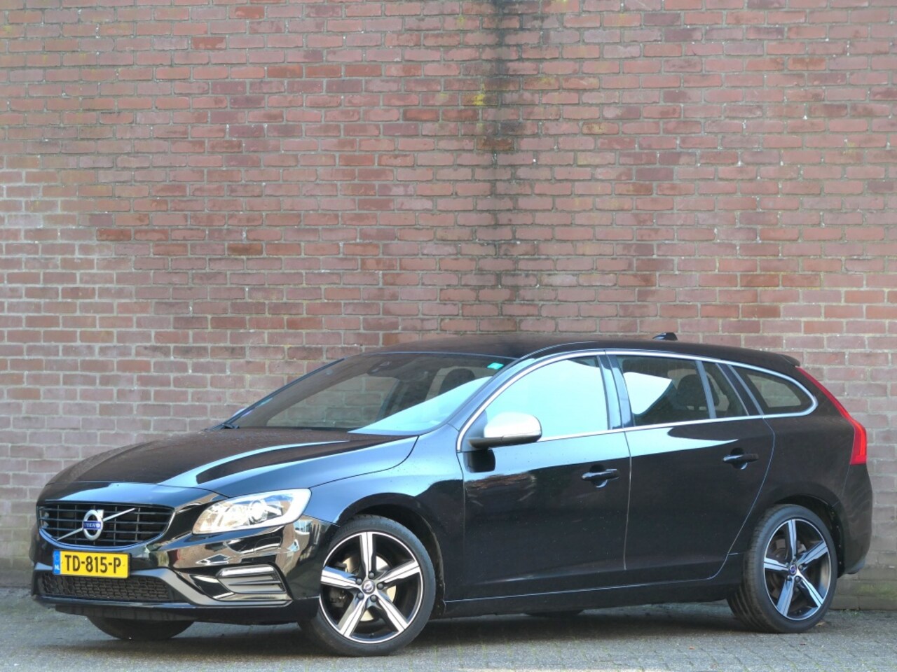 Volvo V60 - 2.0 T4 Bus. Sport 12 MND garantie Xenon / Trekhaak / Navi - AutoWereld.nl