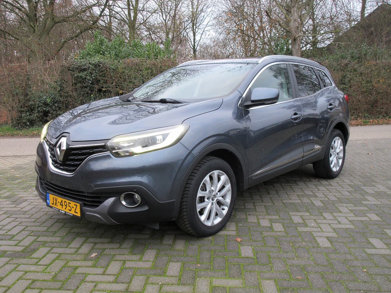 Renault Kadjar - 1.2 TCe Intens NL-auto, navigatie, parkeersensoren, complete auto! - AutoWereld.nl