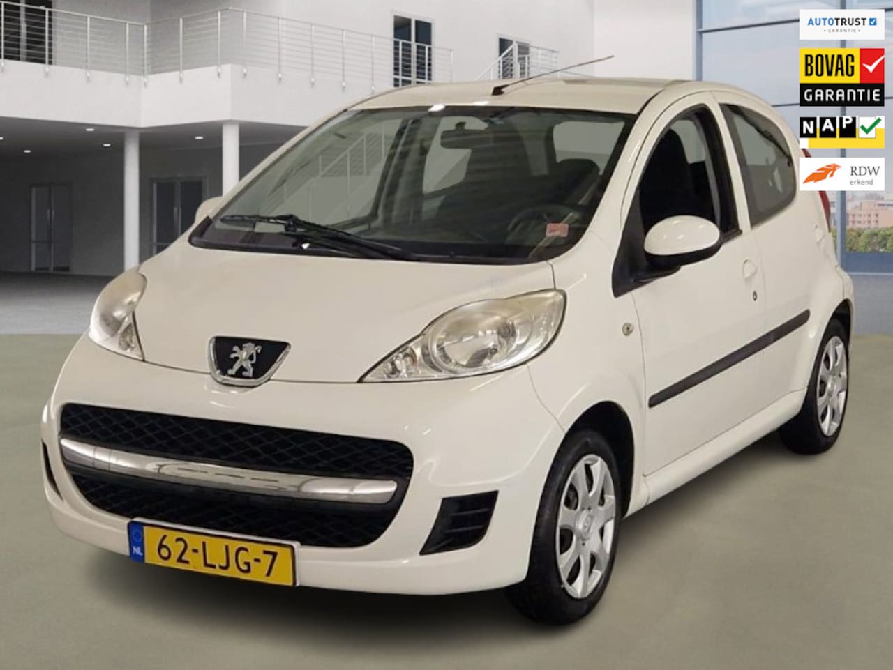 Peugeot 107 - 1.0-12V XS 85.800 km +NAP NL-auto - AutoWereld.nl