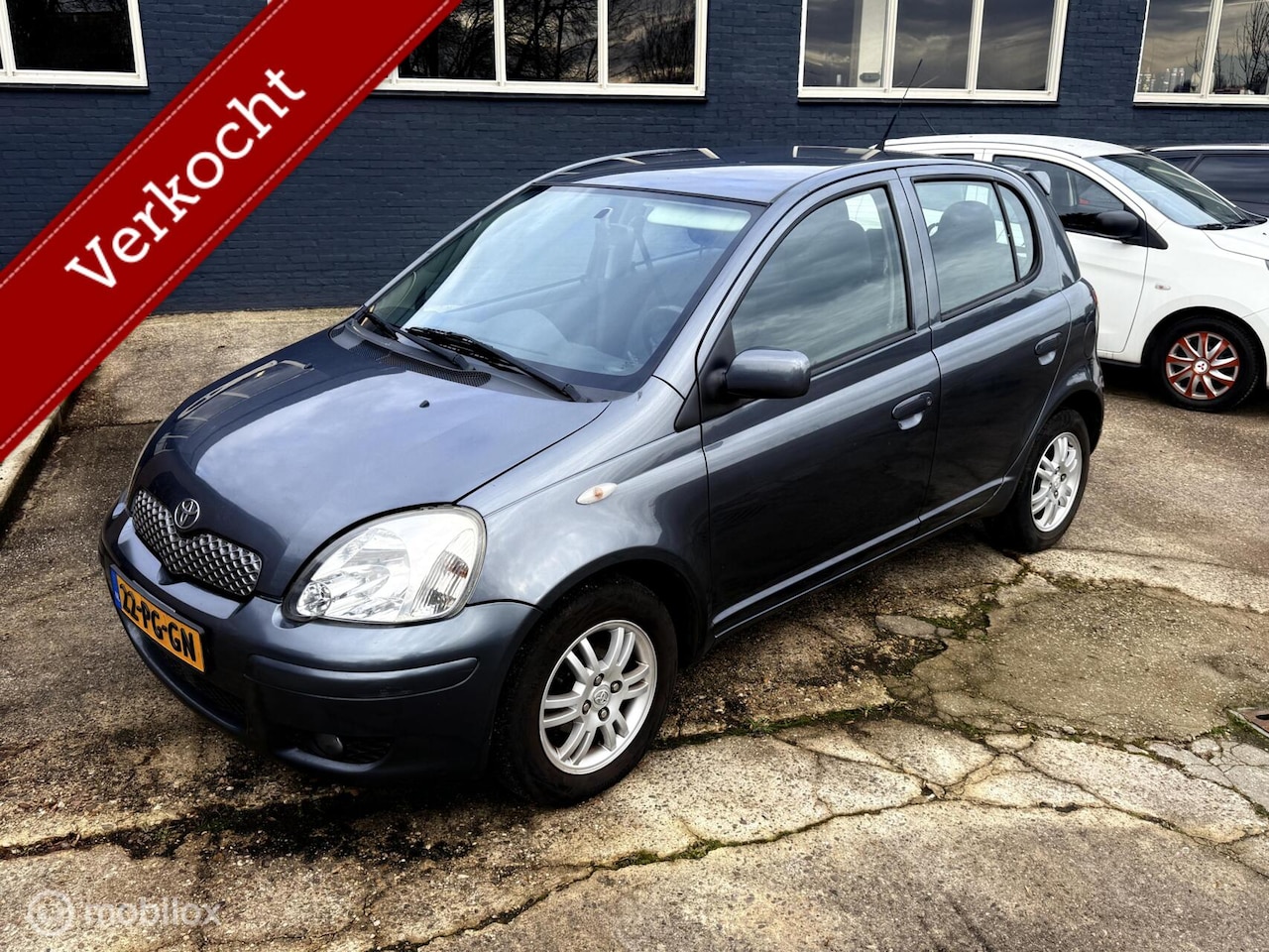 Toyota Yaris - 1.3 VVT-i - 5 DEURS - AIRCO - APK 02-2027 - AutoWereld.nl