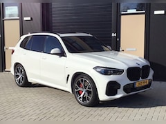 BMW X5 - 45e xDrive High Executive M-Sport pano/laser/luchtvering/Keyless/360 camera
