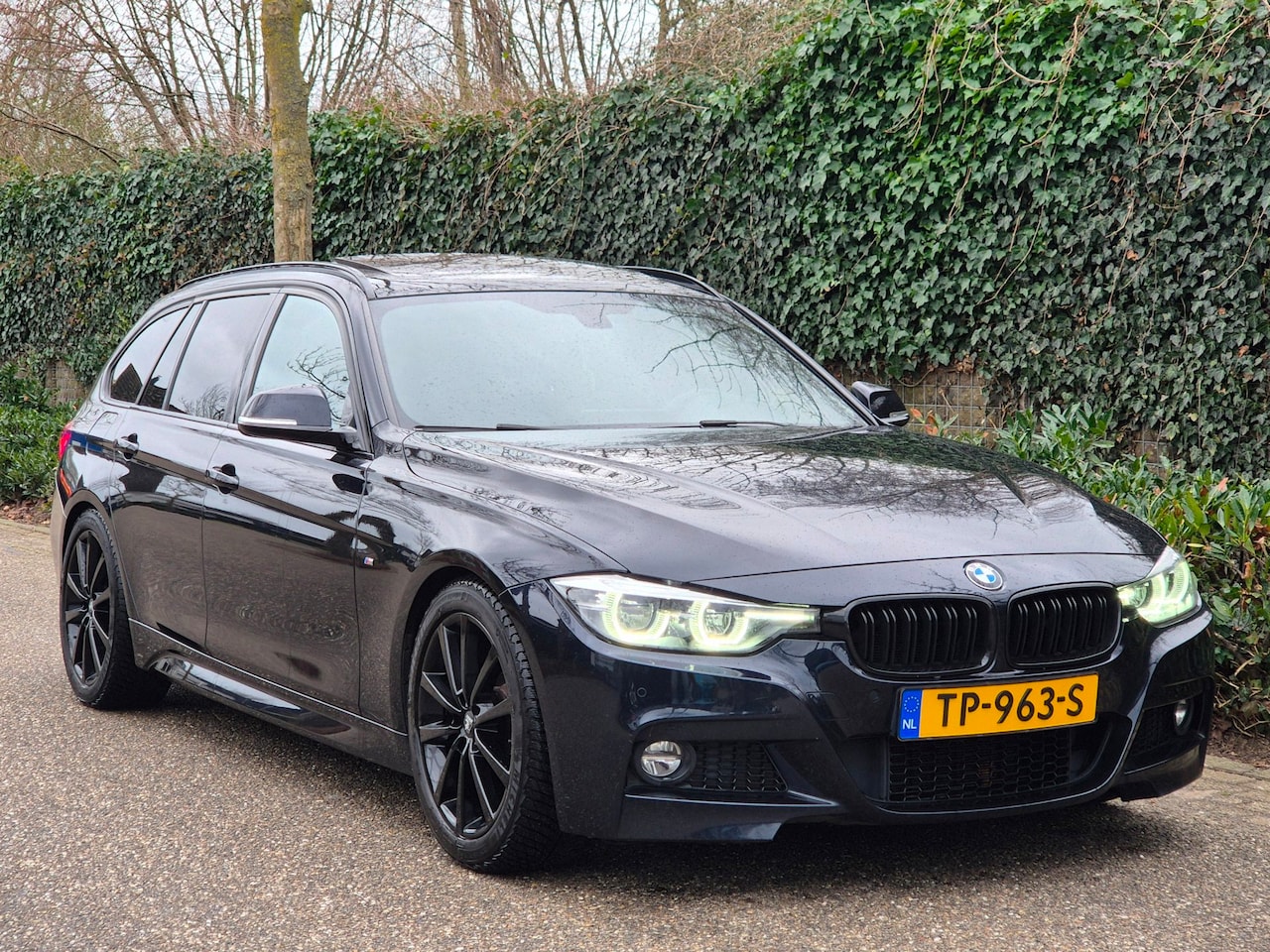 BMW 3-serie Touring - 330i M Sport Panoramadak High Executive Apple CarPlay Lm Velgen breedset Stuurverwarming M - AutoWereld.nl