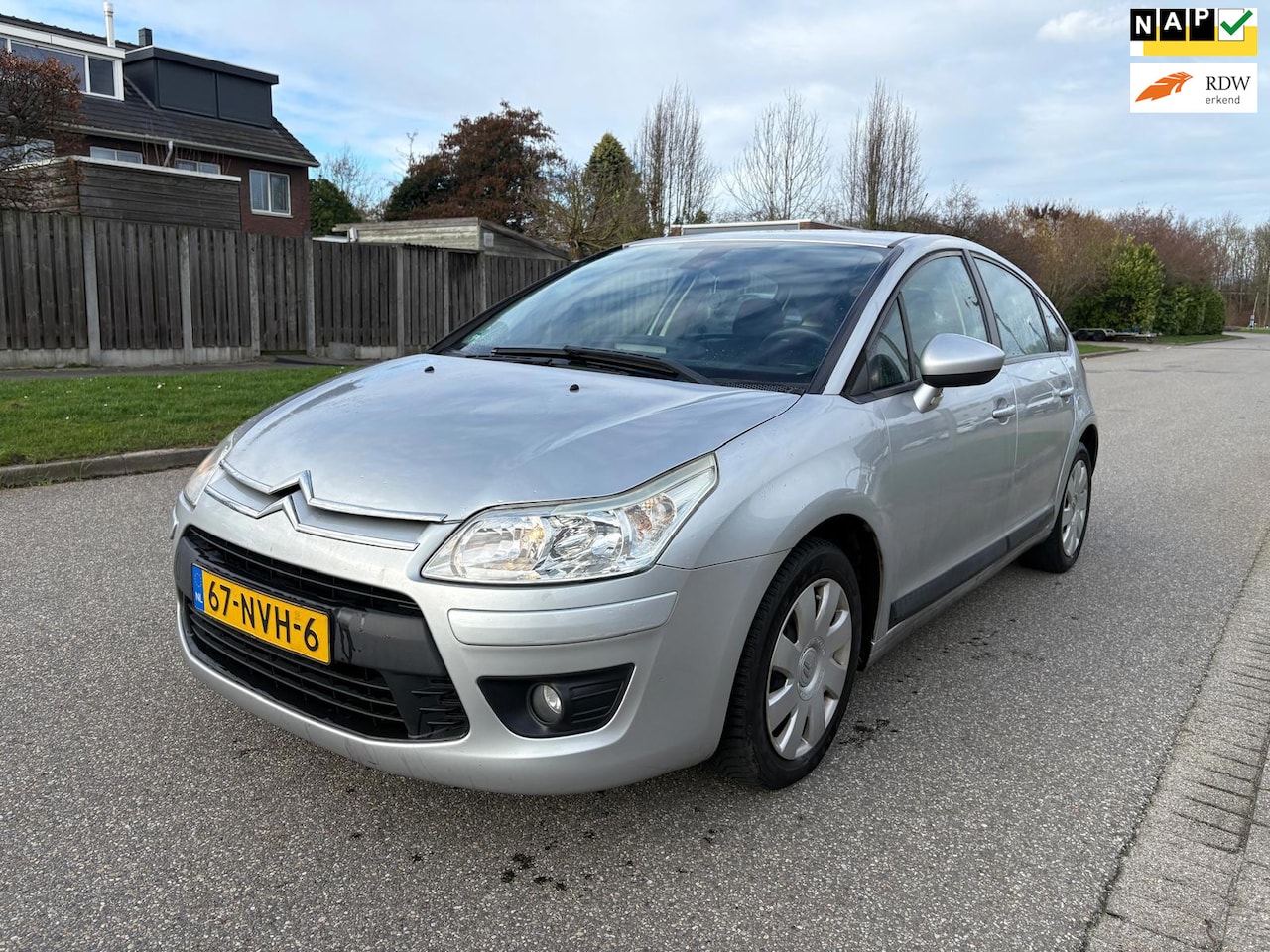 Citroën C4 - 1.6 VTi Anniversaire *Airco* Trekhaak* Regen sensor*Cruise* Boekjes aanwezig - AutoWereld.nl