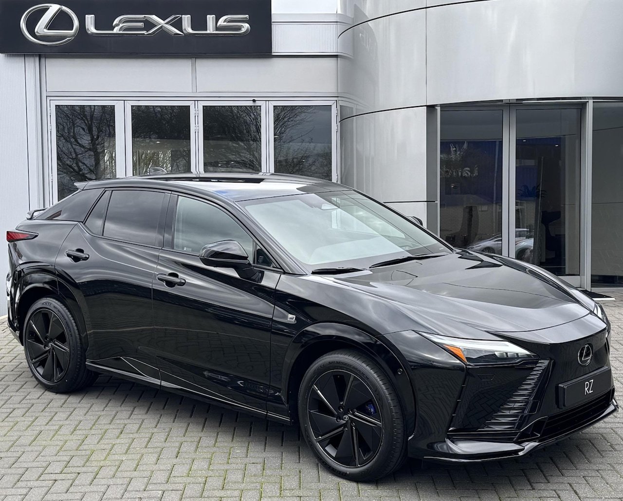 Lexus RZ - 550e DIRECT 4 F SPORT 77 kWh DIRECT LEVERBAAR YOKE-STUUR STEER-BY-WIRE PANO MARK-LEVINSON - AutoWereld.nl