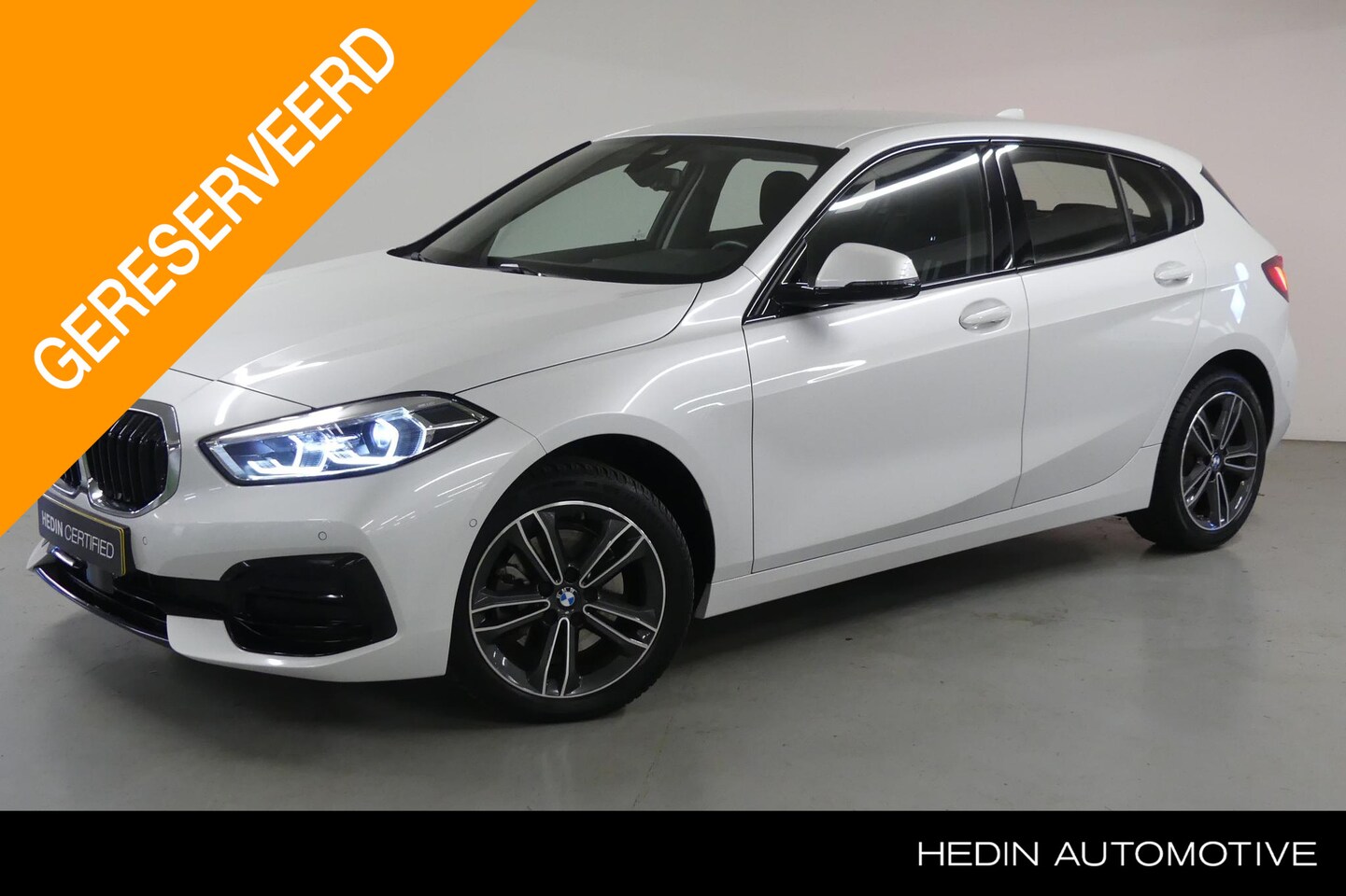 BMW 1-serie - 118i Business Edition | Automaat | Sport Line | LED | Parking Pack | BMW Live Cockpit Prof - AutoWereld.nl