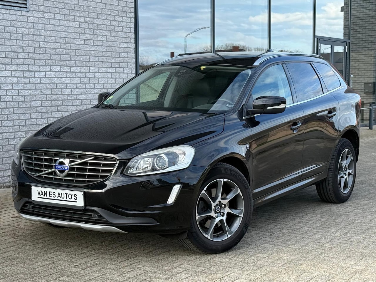 Volvo XC60 - 2.0 D4 FWD Ocean Race AUT|XENON|LEDER - AutoWereld.nl