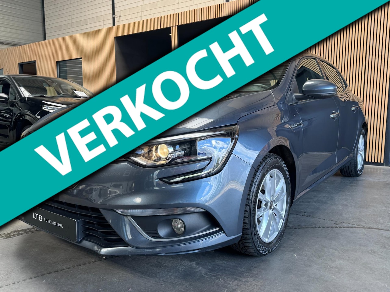 Renault Mégane - 1.3 TCe Limited Automaat|Keyless|Carplay|Sfeerverl.|Navi - AutoWereld.nl