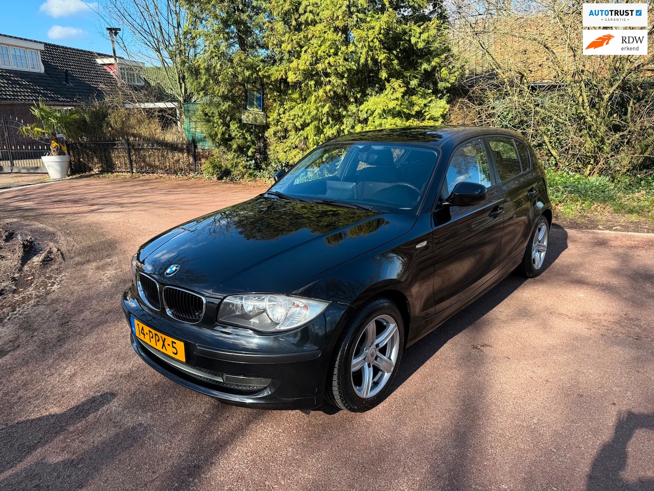 BMW 1-serie - 116i Business Line Sport / Navi / CarPlay / Airco / PDC / Apk / Lm - AutoWereld.nl