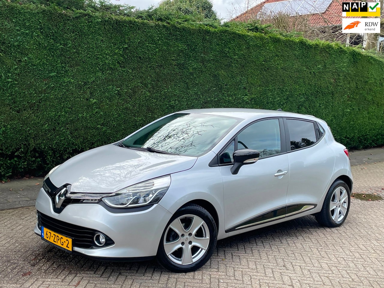 Renault Clio - 0.9 TCe AIRCO/RIJDT GOED/LAGE KM/RIJDT GOED/APK - AutoWereld.nl