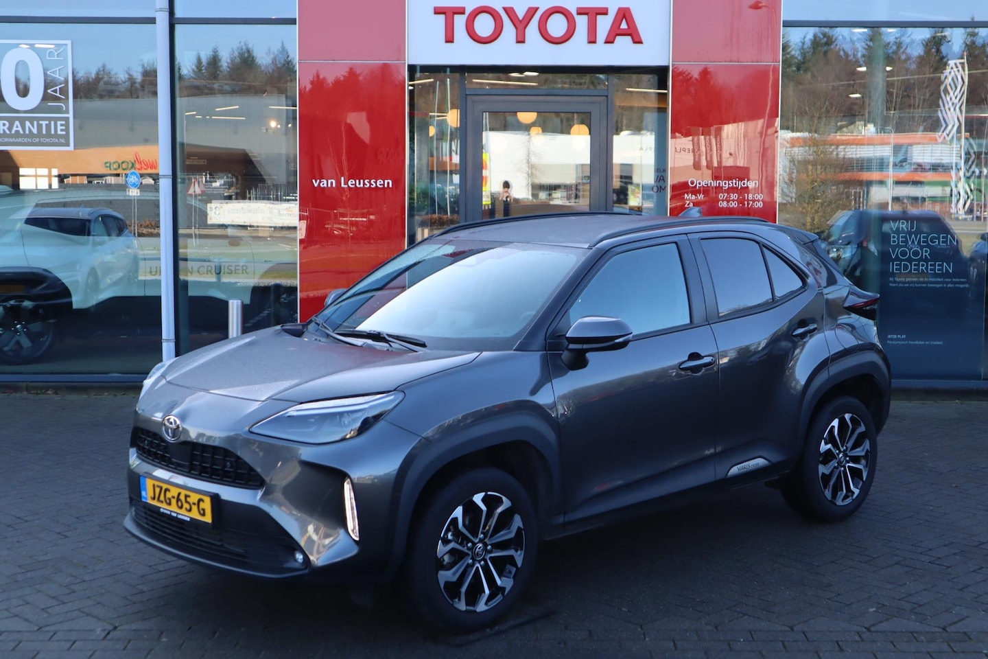 Toyota Yaris Cross - 1.5 Hybrid 115 First Edition STOEL/STUUR/VOORRUITVERWARM. P-SENSOREN KEYLESS ANDROID/APPLE - AutoWereld.nl