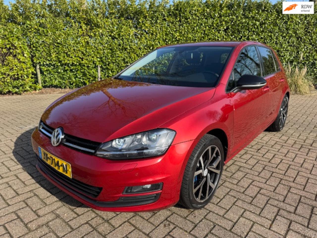 Volkswagen Golf - 1.4 TSI Highline R-line Zeer nette Golf Nieuwe apk en grote beurt - AutoWereld.nl
