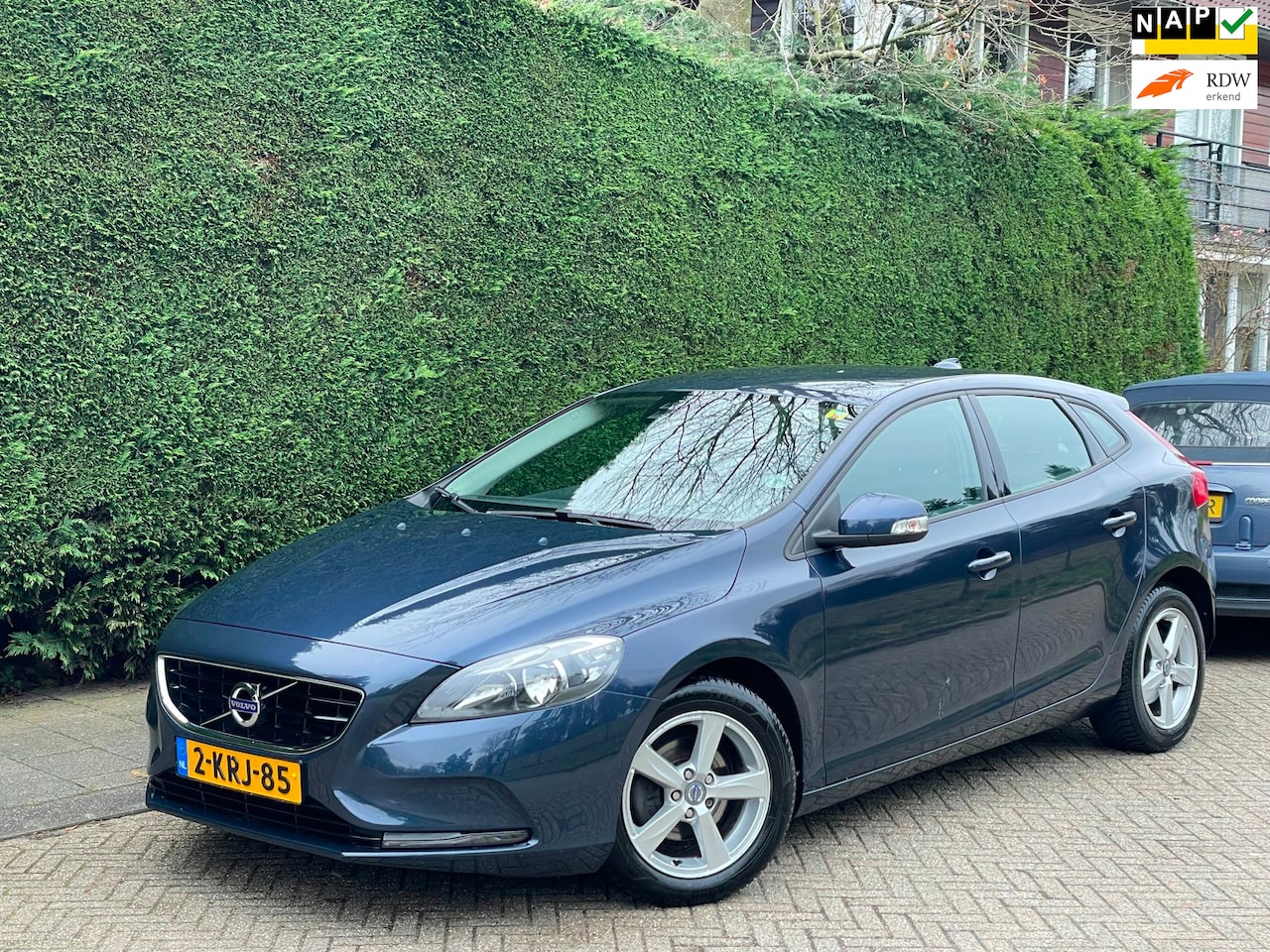 Volvo V40 - 1.6 D2 RIJDT SUPER/LAGE KM/PDC/DISTR.VERVANGEN!! - AutoWereld.nl