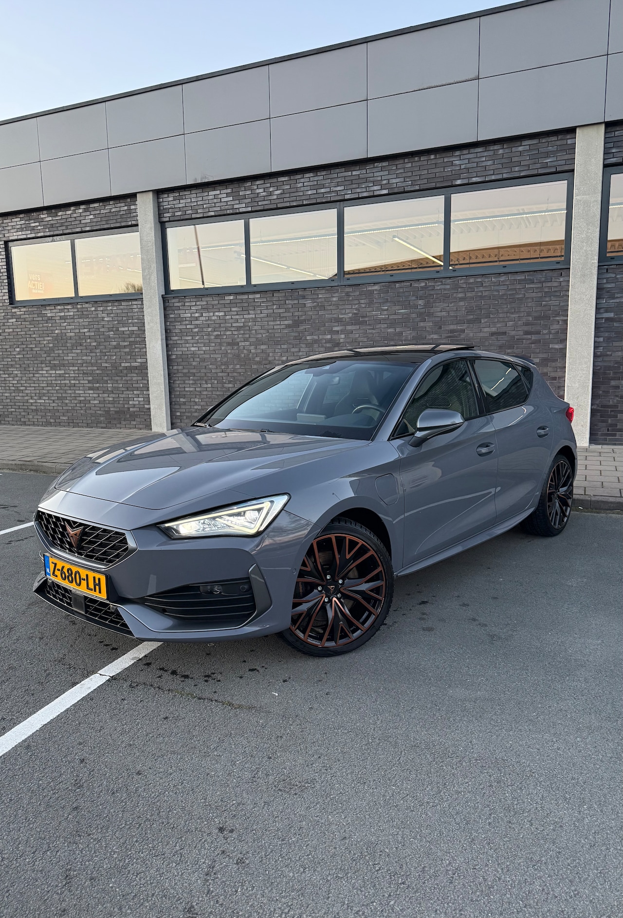 CUPRA Leon - 1.4 e-Hybrid Copper Edition 245 PK - AutoWereld.nl