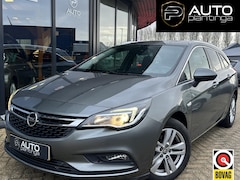 Opel Astra Sports Tourer - 1.4 Turbo 120 Jaar Edition 150PK | AUTOMAAT | ZEER NETTE STAAT | Trekhaak | Stoel en Stuur