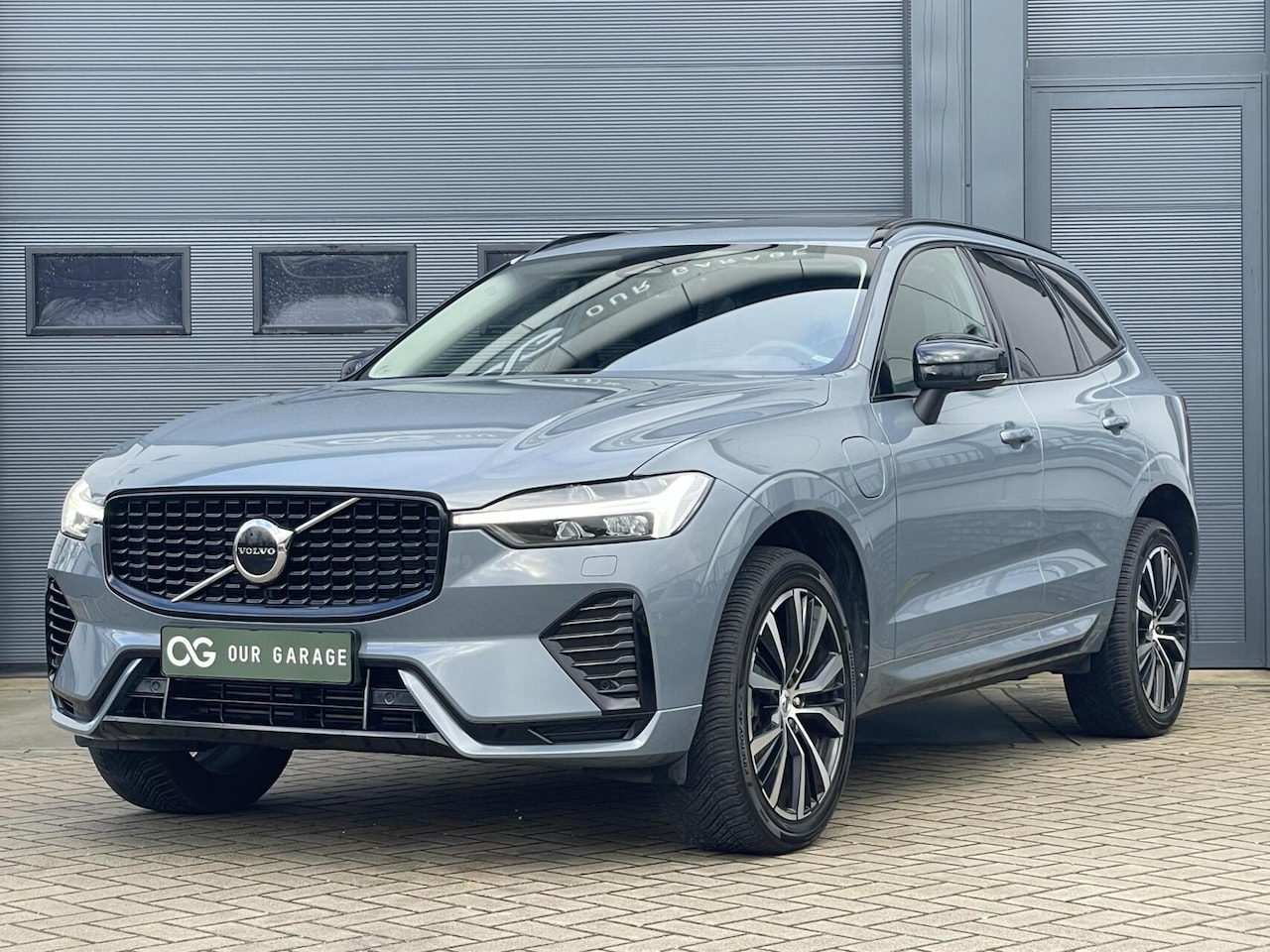 Volvo XC60 - T8 Recharge AWD Ultimate Dark|Luchtvering|Pano - AutoWereld.nl