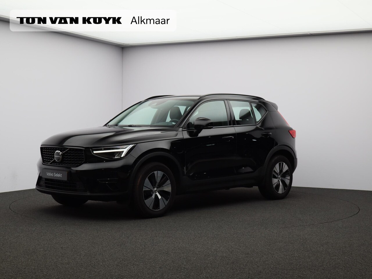 Volvo XC40 - 1.5 T4 Plug-in hybrid Plus Dark / Trekhaak / Stoel- + stuurwielverwarming / Harman Kardon - AutoWereld.nl