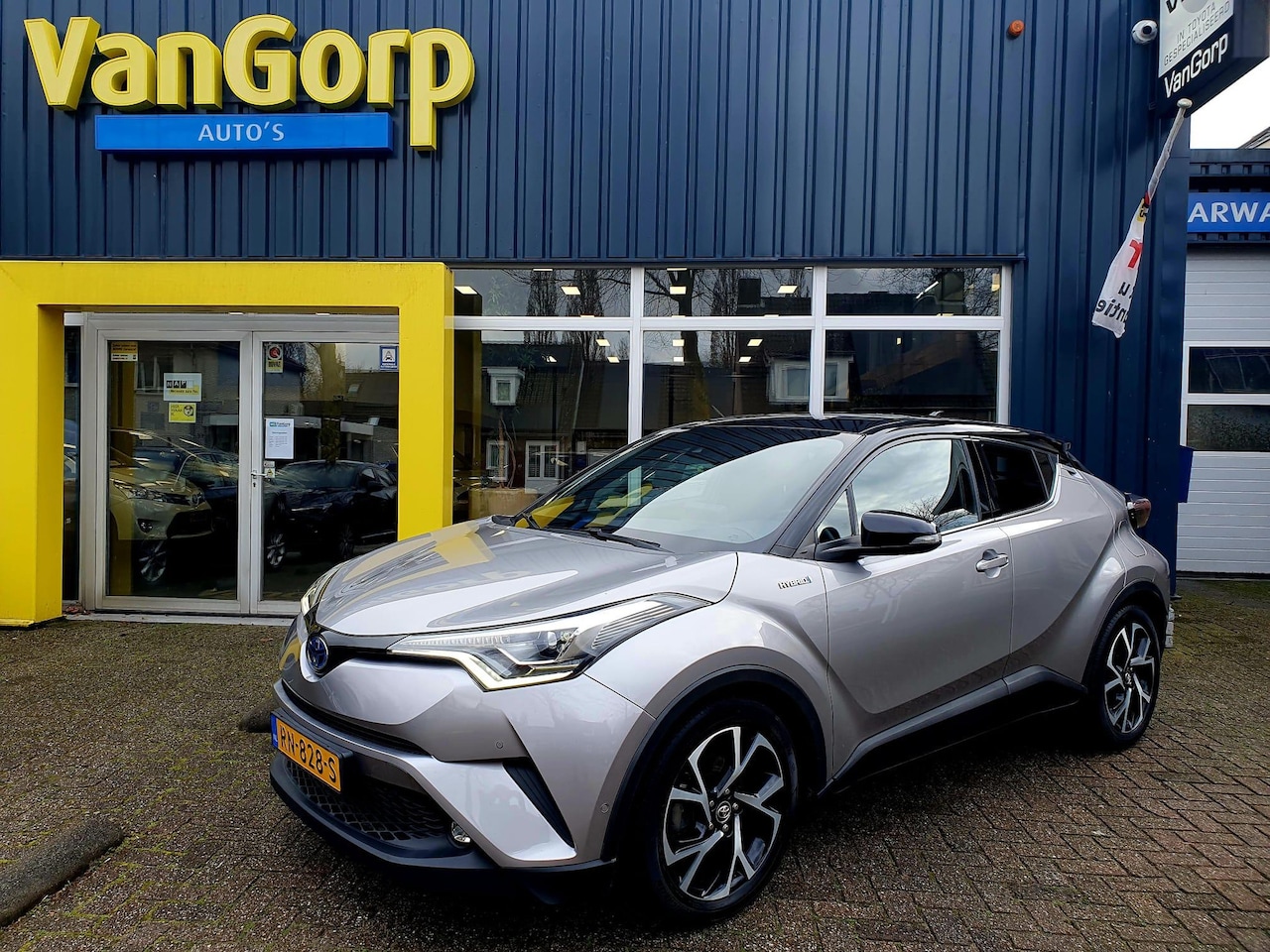 Toyota C-HR - 1.8 Hybrid Bi-Tone Plus All-in prijs! - AutoWereld.nl