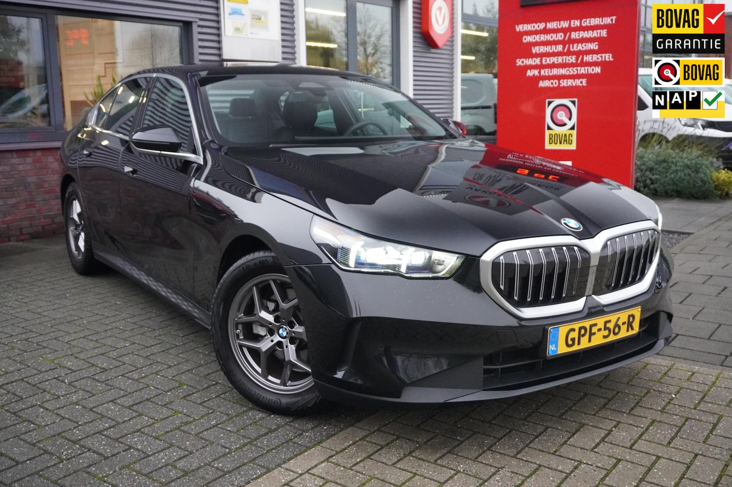 BMW 5-serie - 520i / Blind Spot / Keyless / Carplay / Camera / Elek. stoelen / Dealeronderhouden - AutoWereld.nl