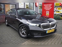 BMW 5-serie - 520i / Blind Spot / Keyless / Carplay / Camera / Elek. stoelen / Dealeronderhouden